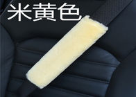 China De beige Dekking van de Kleuren Pluizige Veiligheidsgordel voor Autoauto&#039;s, het Kussenstootkussens van de SchapehuidVeiligheidsgordel bedrijf