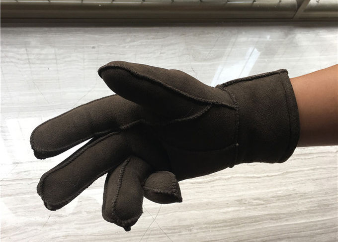 De Handschoenen van het Lamsshearling van Handsewnsueded, de Wintervuisthandschoenen van Zwarte Mensen