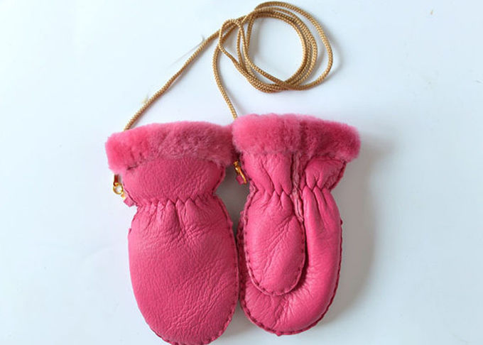 Warme Comfortabele Echte van Babyjongens/Meisjes Schapehuidvuisthandschoenen met Lint voor de Winter